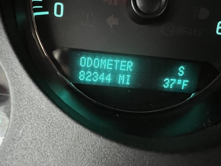 2011-chevrolet-tahoe-image-27