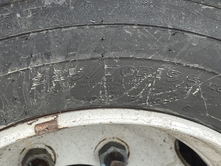 2020-hino-195-image-15