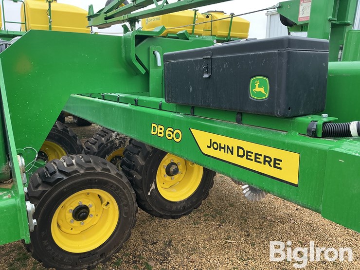 2025-john-deere-db60-image-12