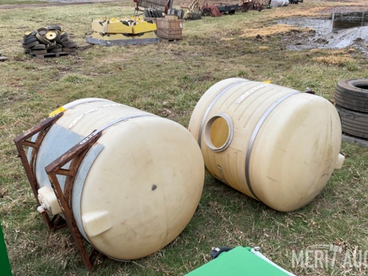 (2)-250-gallon-polly-tanks-image-3