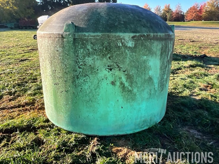 green-1,400-gallon-poly-tank-image-3