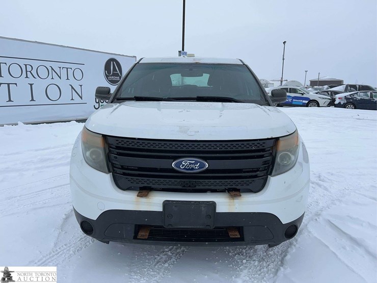 2015-ford-explorer-image-2