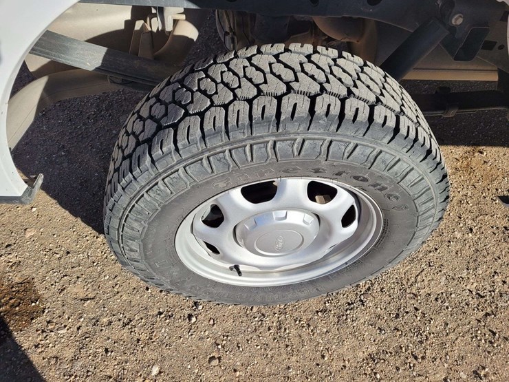 2018-ford-f150-xl-image-16