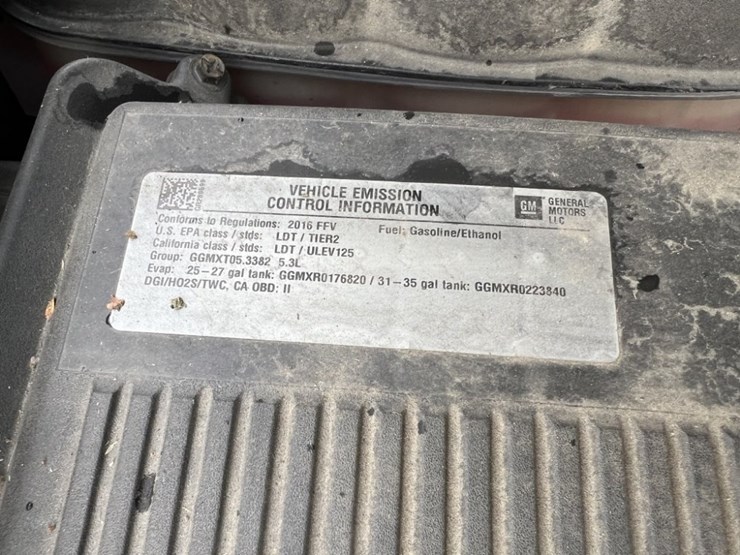 2016-chevrolet-suburban-image-14