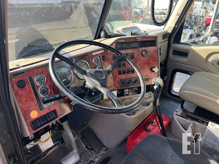 2004-international-paystar-5600-image-12