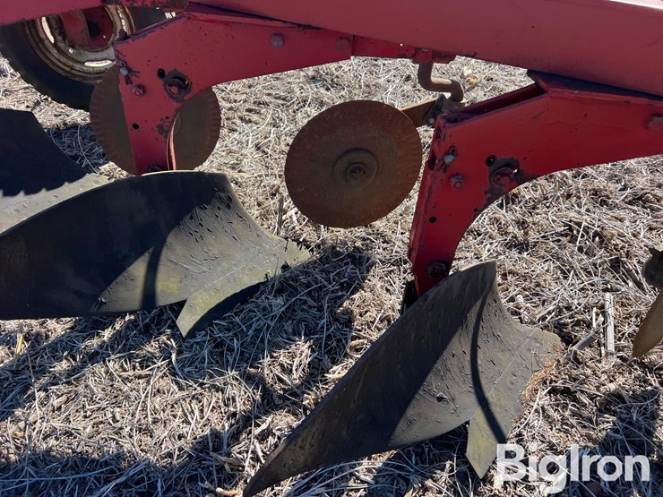 international-710-image-17