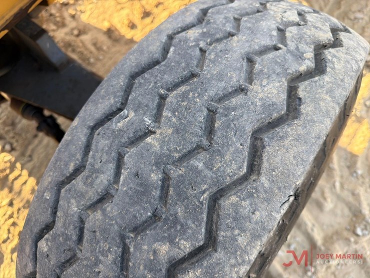 new-holland-555e-image-11