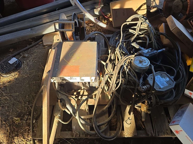 miller-shopmaster-300ac/dc-welder,-works-great,-with-wire-feed-and-leads-image-6