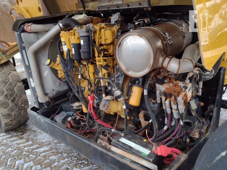 2015-caterpillar-tl1055c-image-27