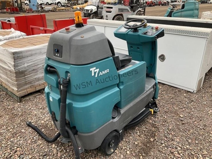 tennant-t7-amr-ride-on-sweeper-image-2