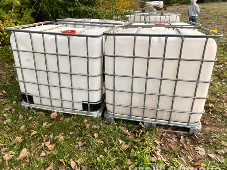 (4)-250-gallon-poly-totes-image-5