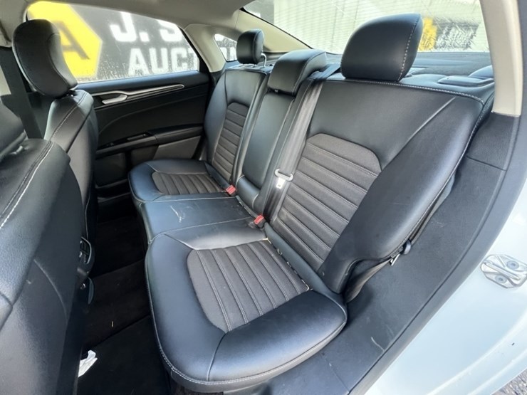 2017-ford-fusion-se-awd-sedan-image-20