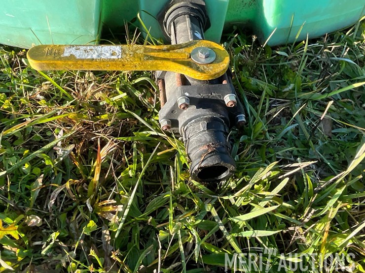 green-1000-gal.-poly-tank-image-5