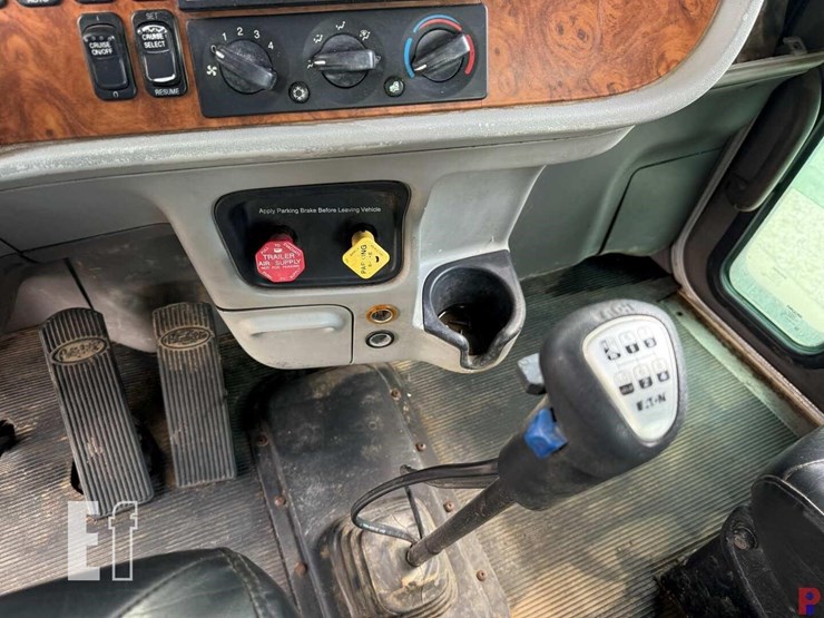 2007-peterbilt-378-image-12