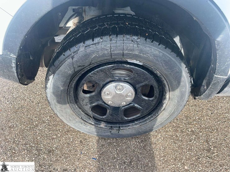 2014-ford-explorer-image-23