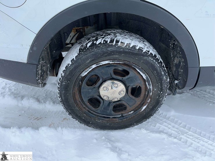 2015-ford-explorer-image-9