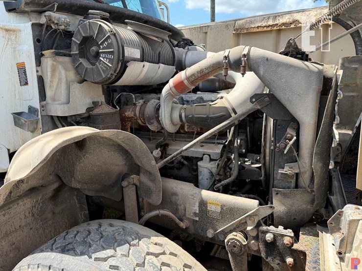 2007-mack-granite-cv713-image-23