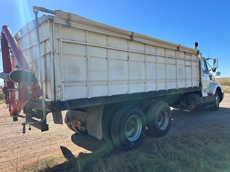 1995-international-8200-image-13