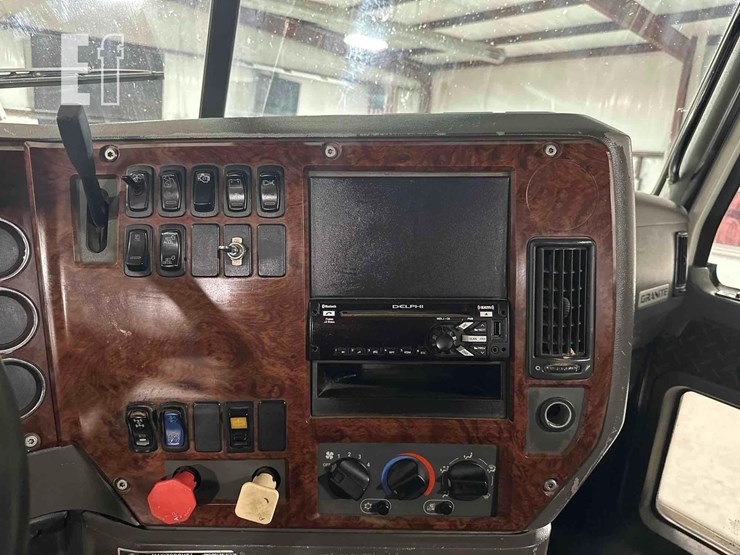 2009-mack-granite-gu713-image-18