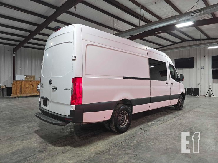 2019-mercedes-benz-sprinter-4500-image-3