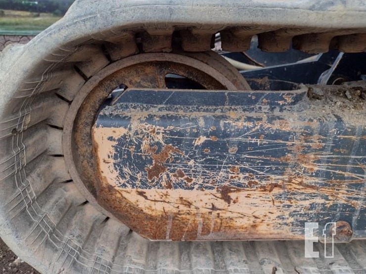 2022-deere-26g-image-39