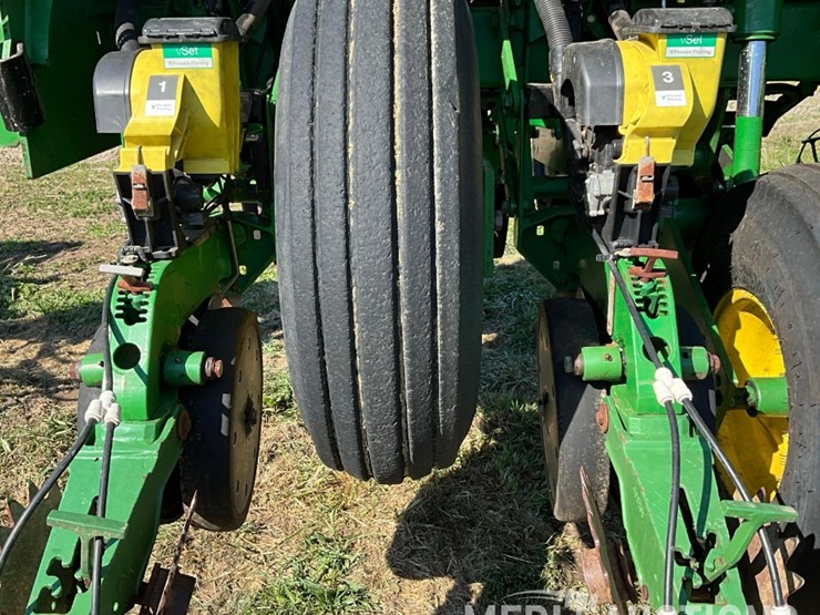 john-deere-1790-image-16