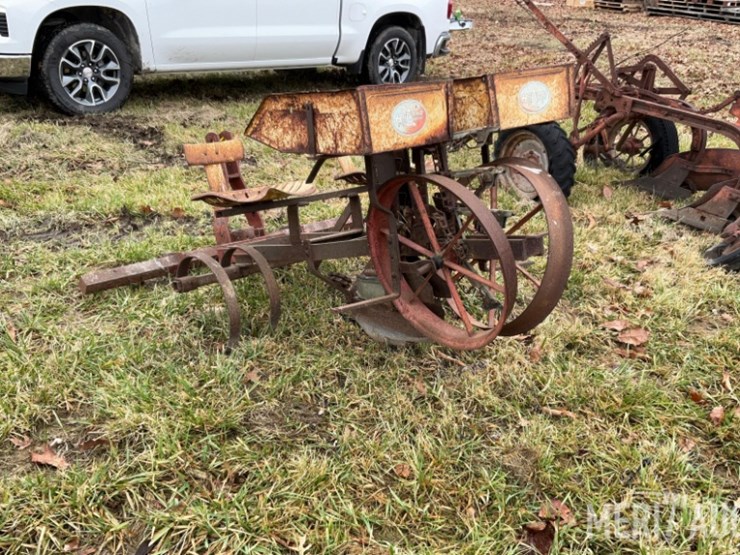 holland-3pt.-tree-transplanter-image-4