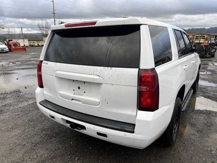 2016-chevrolet-tahoe-image-4