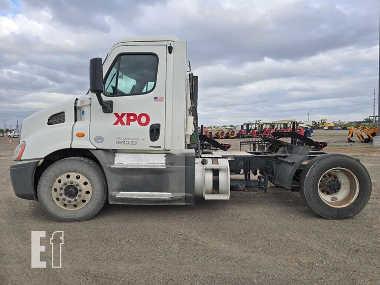 2018-freightliner-cascadia-113-image-5