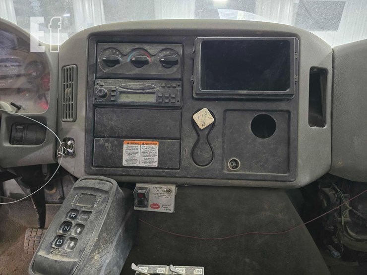 2009-international-durastar-4300-image-14