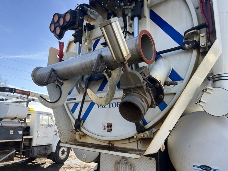 2014-vactor-2100-image-16