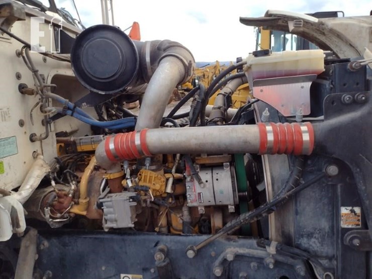 2008-peterbilt-365-image-16