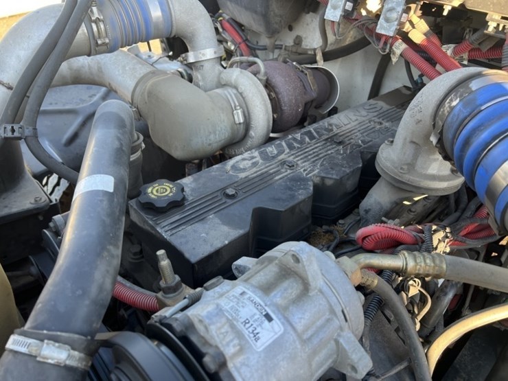 2002-freightliner-fl80-image-11