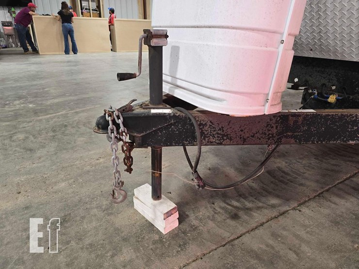 2010-keystone-rv-co-sprinter-310kbs-image-9