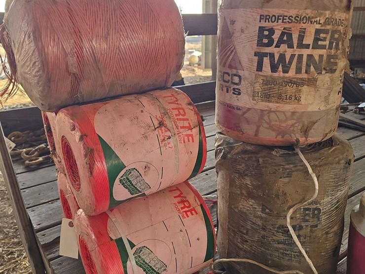 assortment-of-bale-twine-7-rolls-image-2