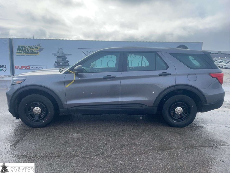 2020-ford-explorer-image-2