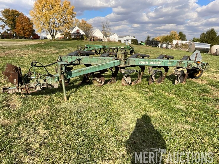 john-deere-2700-image-1