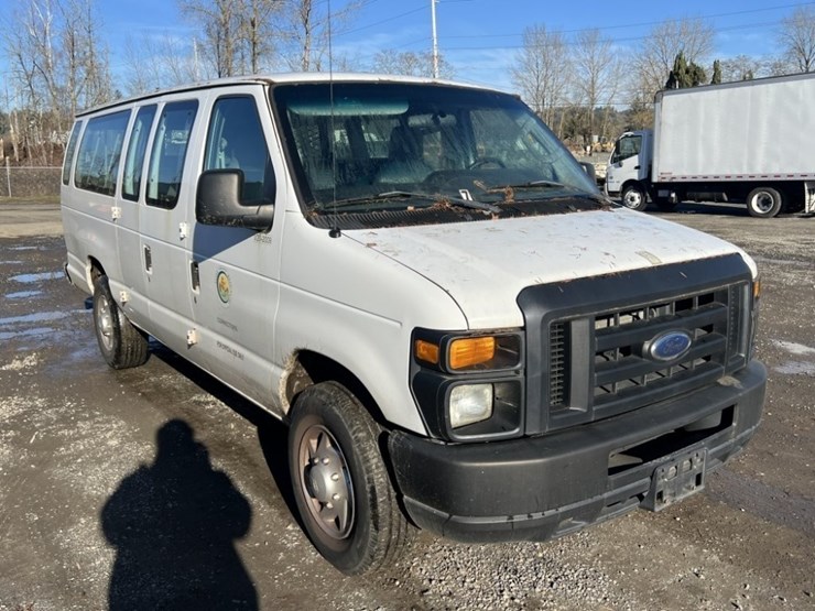 2011-ford-e350-image-2