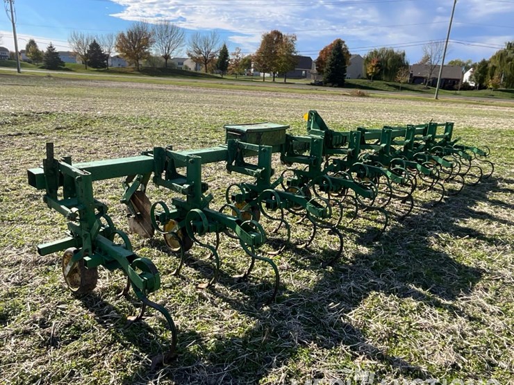 john-deere-8-image-3