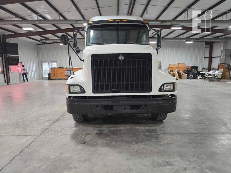 2005-international-9400-image-7