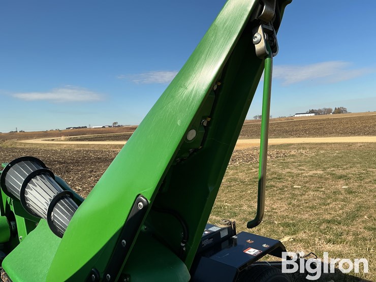 2024-john-deere-c12f-image-18