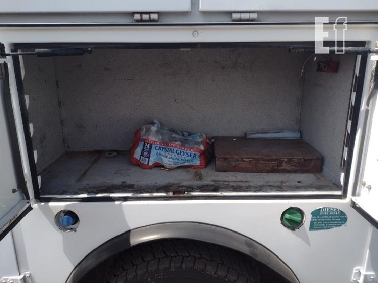 18-ford-f550-image-23