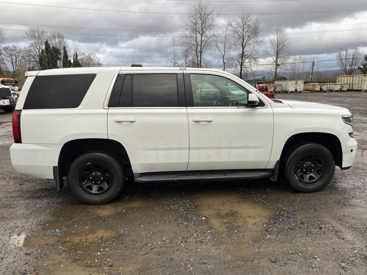 2017-chevrolet-tahoe-image-3