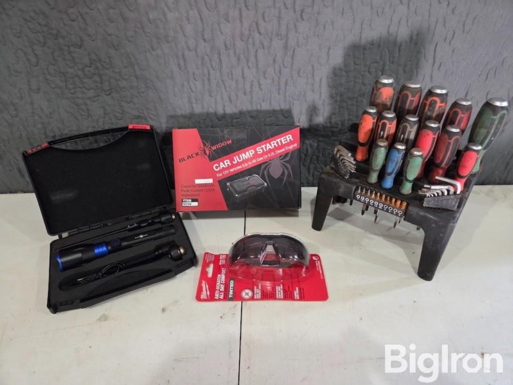 black-widow-jump-pack,-flashlight-&-driver-set-image-2