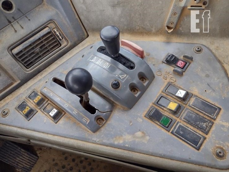 2003-volvo-a40d-image-10