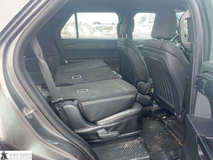 2020-ford-explorer-image-25