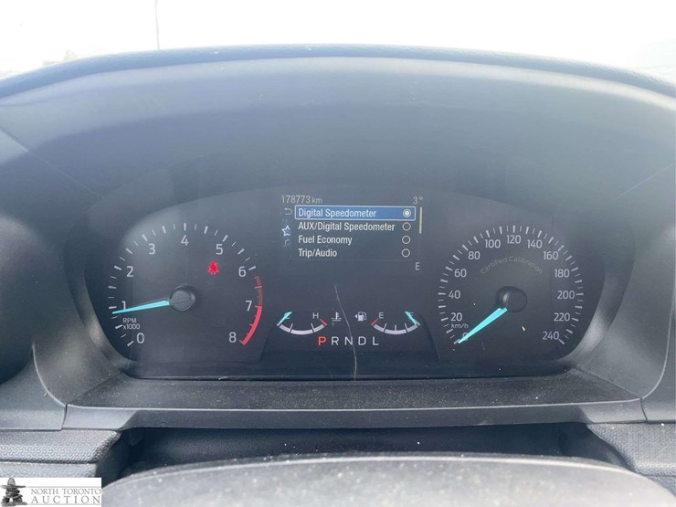 2020-ford-explorer-image-14