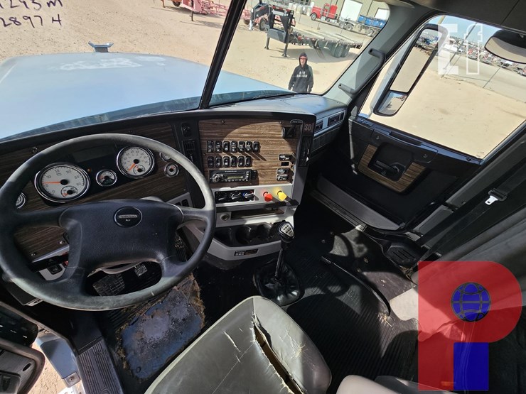 2015-freightliner-t/a-sleeper-haul-truck-32651-image-11