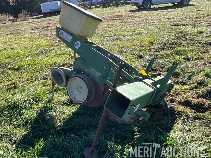 single-row-john-deere-planter-image-8