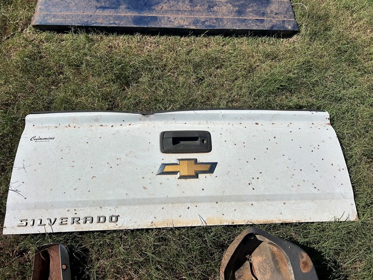#61-•-chevrolet-tailgate-image-1